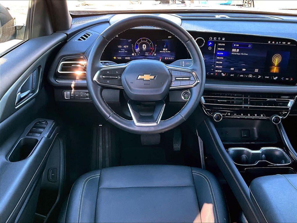 used 2025 Chevrolet Traverse car, priced at $35,990