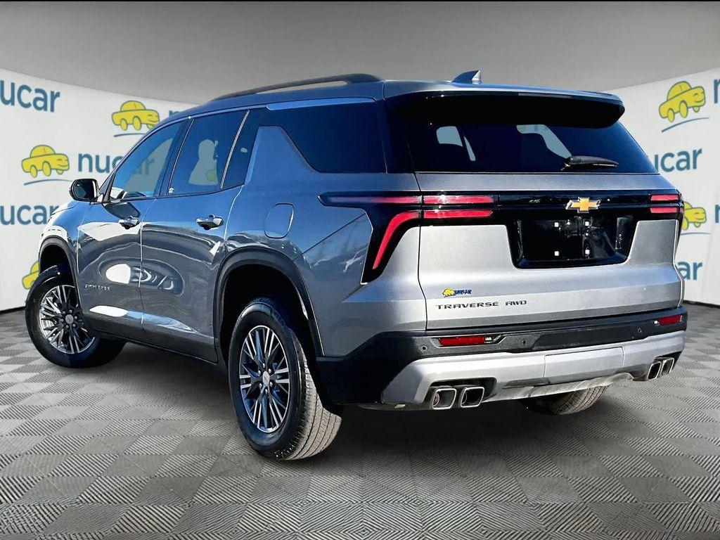 used 2025 Chevrolet Traverse car, priced at $35,990