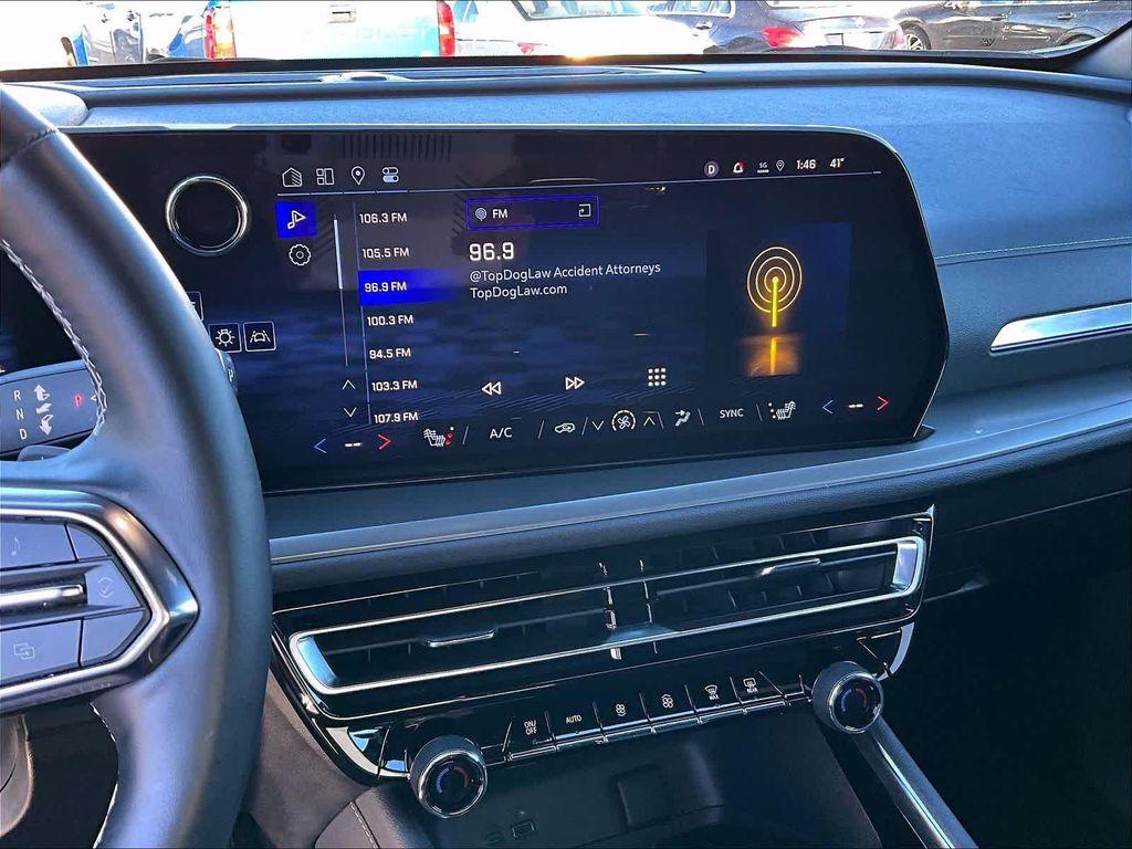 used 2025 Chevrolet Traverse car, priced at $35,990