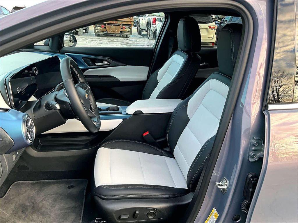 used 2025 Chevrolet Equinox EV car, priced at $23,797