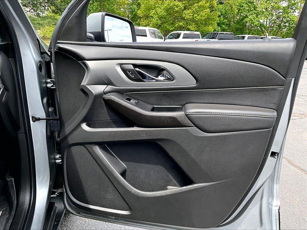 used 2023 Chevrolet Traverse car, priced at $30,329