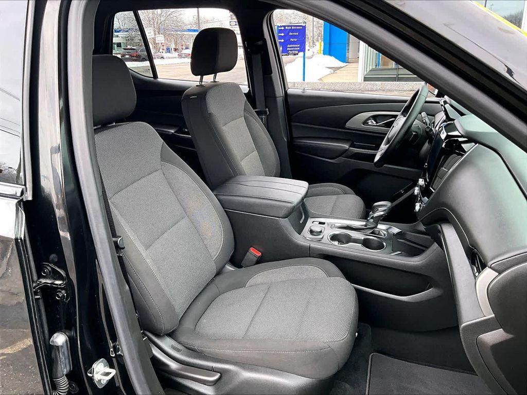 used 2023 Chevrolet Traverse car, priced at $29,724