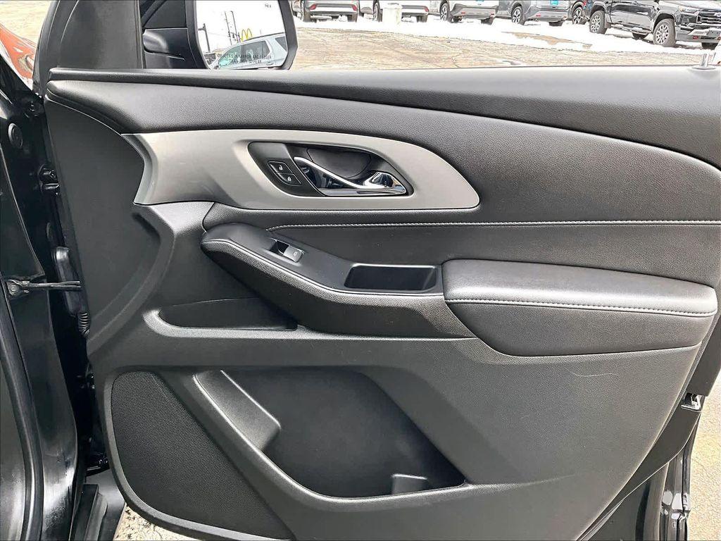 used 2023 Chevrolet Traverse car, priced at $29,724