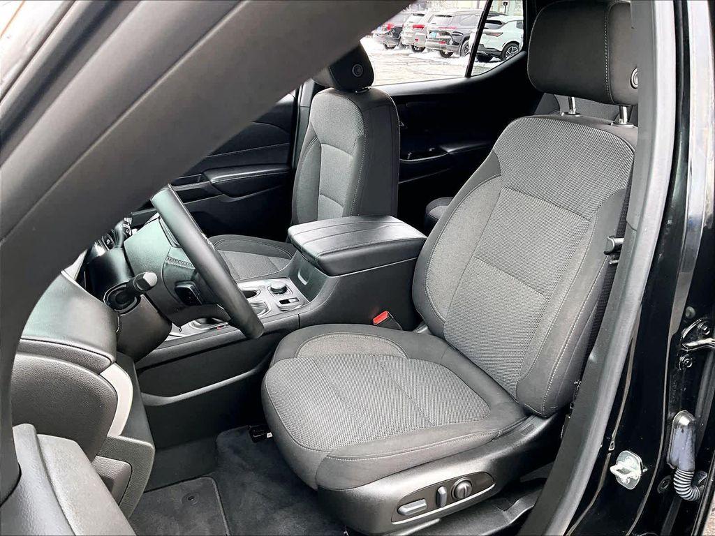 used 2023 Chevrolet Traverse car, priced at $29,724