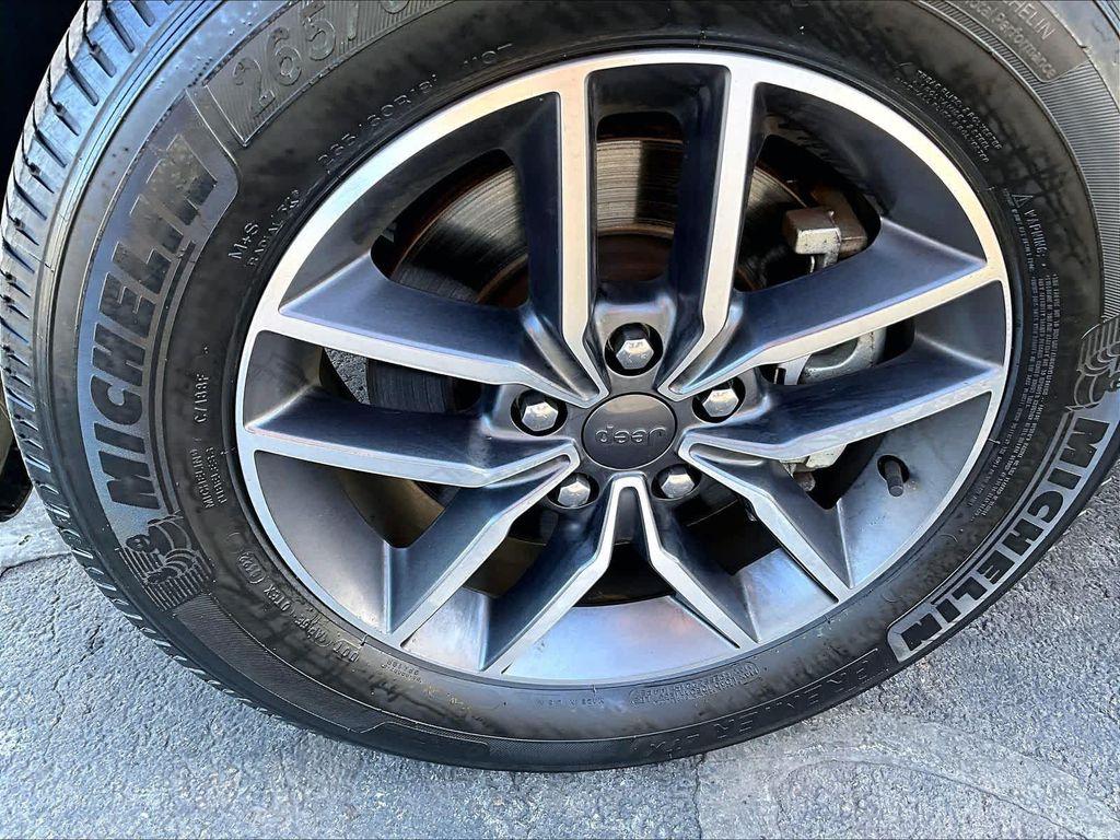 used 2022 Jeep Grand Cherokee car, priced at $26,139