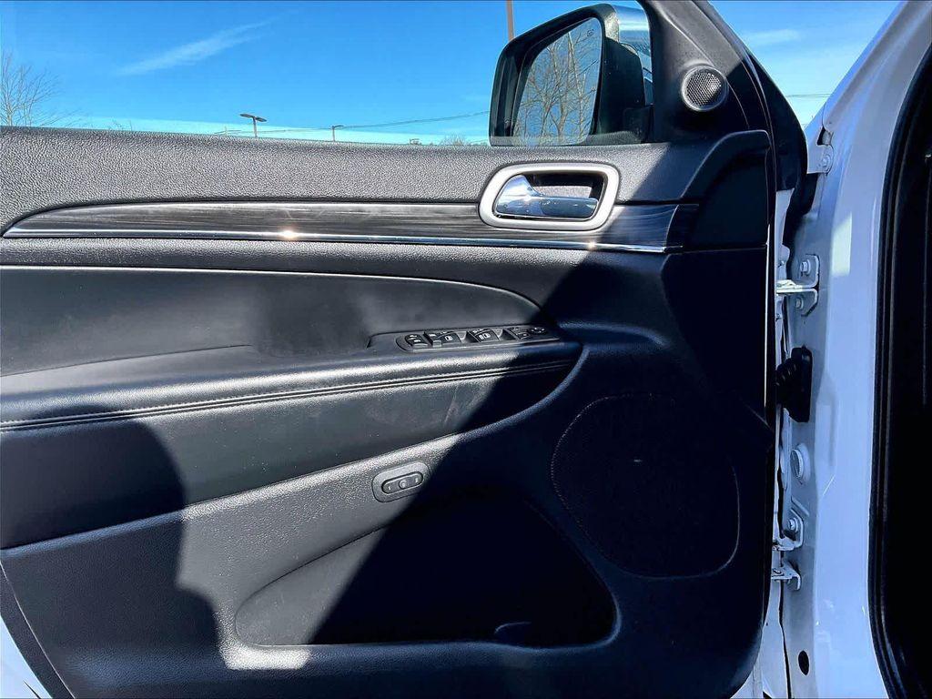 used 2022 Jeep Grand Cherokee car, priced at $26,139