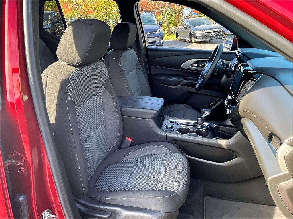 used 2023 Chevrolet Traverse car, priced at $31,327