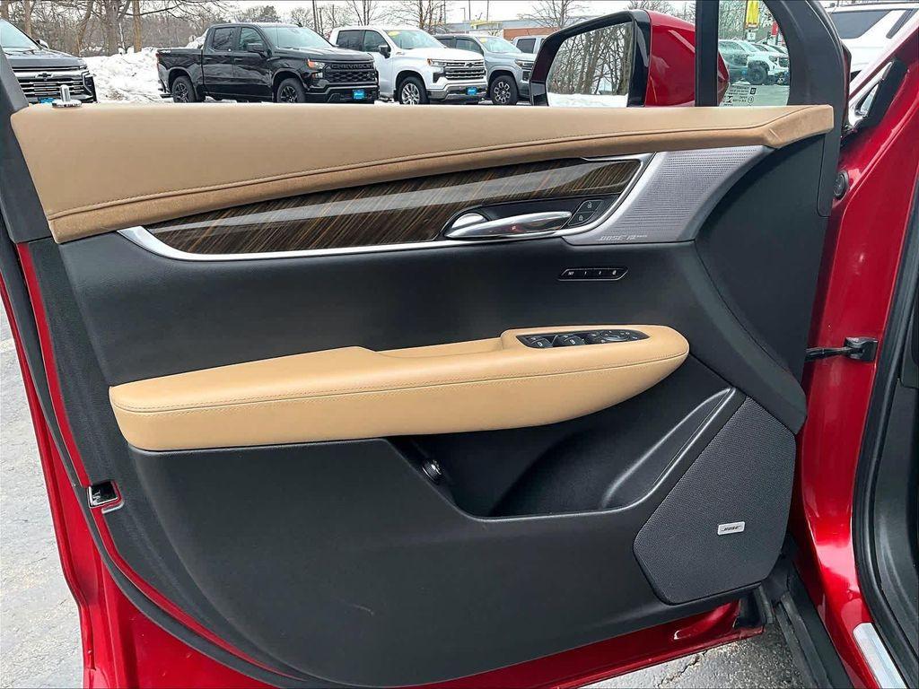 used 2023 Cadillac XT6 car, priced at $39,542