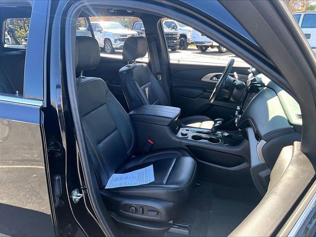 used 2023 Chevrolet Traverse car, priced at $33,519