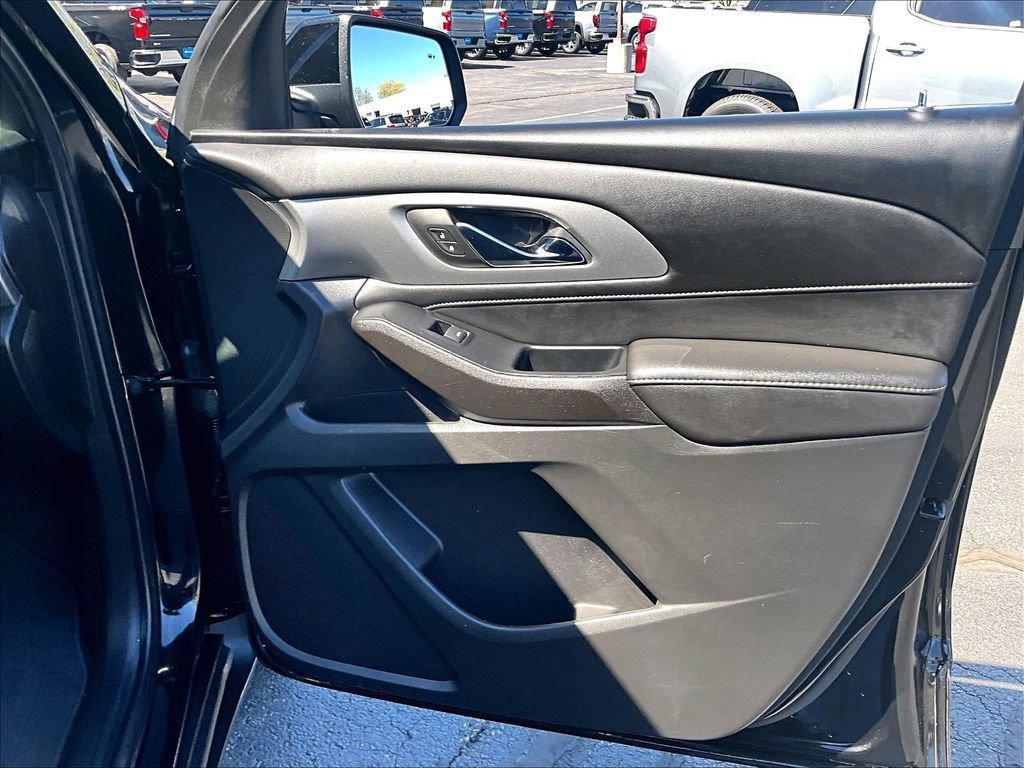 used 2023 Chevrolet Traverse car, priced at $33,519