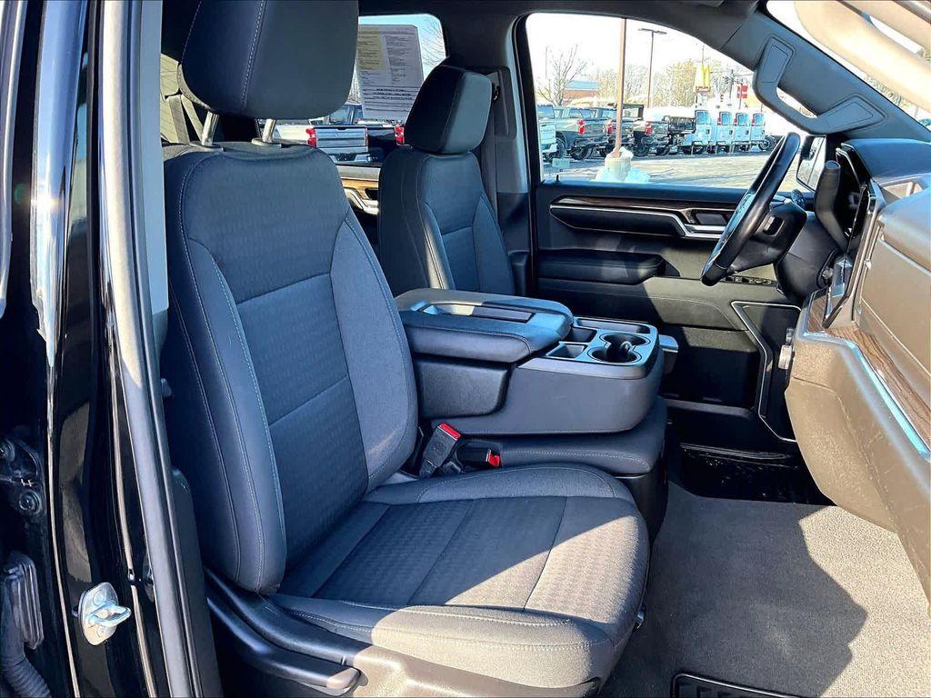 used 2022 Chevrolet Silverado 1500 car, priced at $31,990