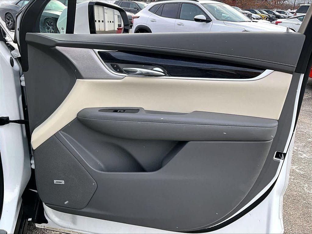 used 2023 Cadillac XT6 car, priced at $38,890