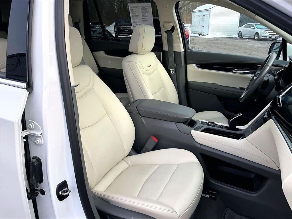 used 2023 Cadillac XT6 car, priced at $38,890