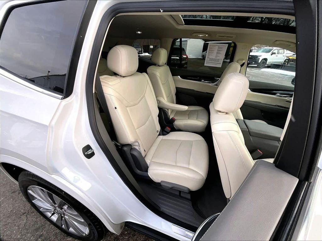used 2023 Cadillac XT6 car, priced at $38,890