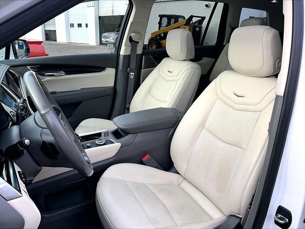 used 2023 Cadillac XT6 car, priced at $38,890
