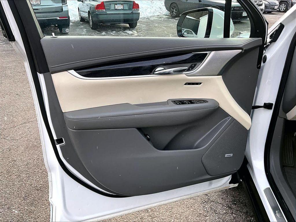 used 2023 Cadillac XT6 car, priced at $38,890