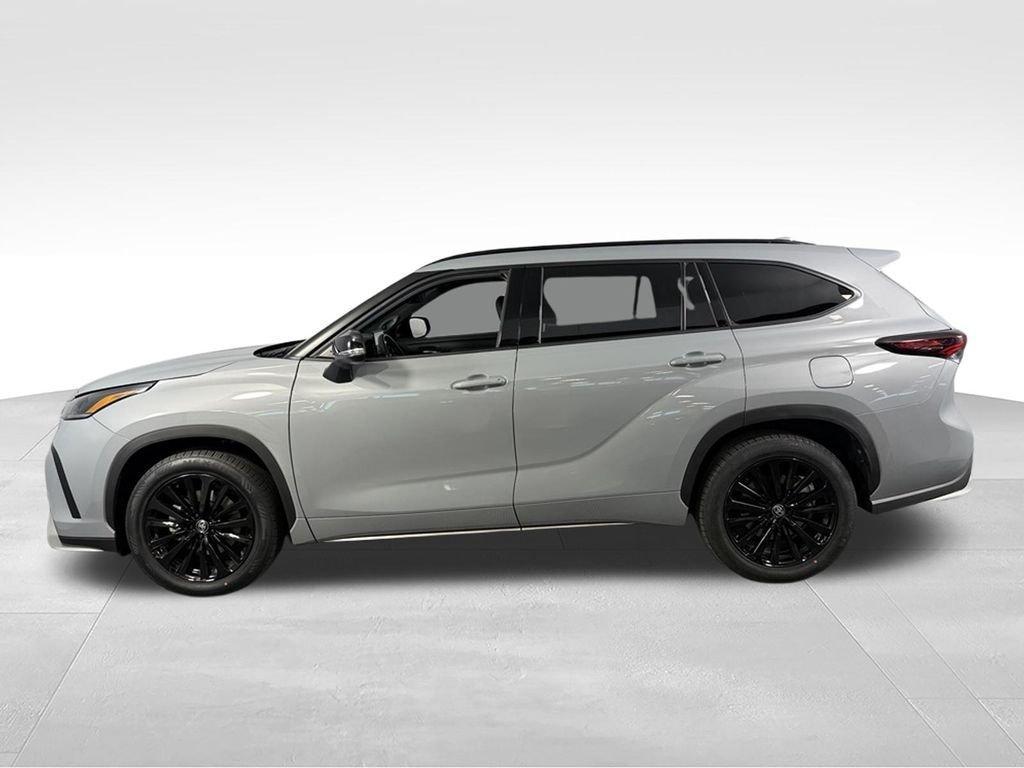 used 2025 Toyota Highlander car, priced at $45,772