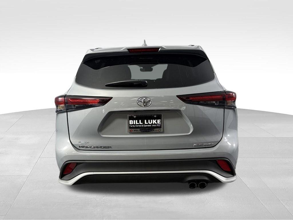 used 2025 Toyota Highlander car, priced at $45,772