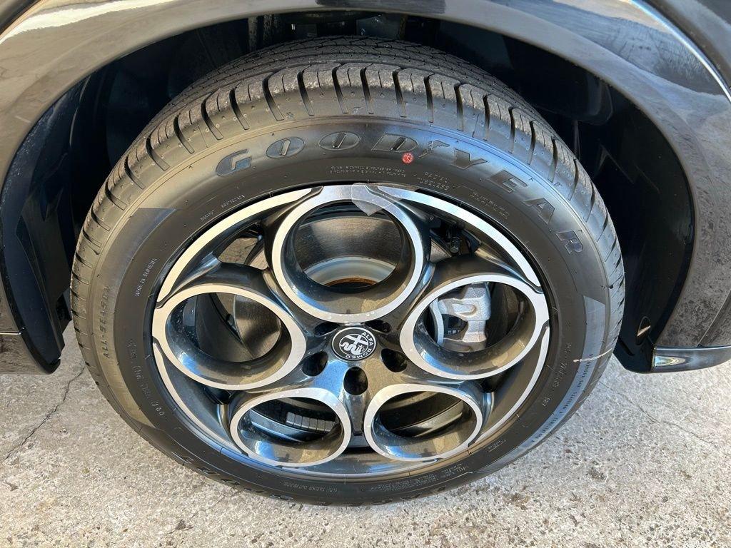 new 2025 Alfa Romeo Tonale car, priced at $36,481