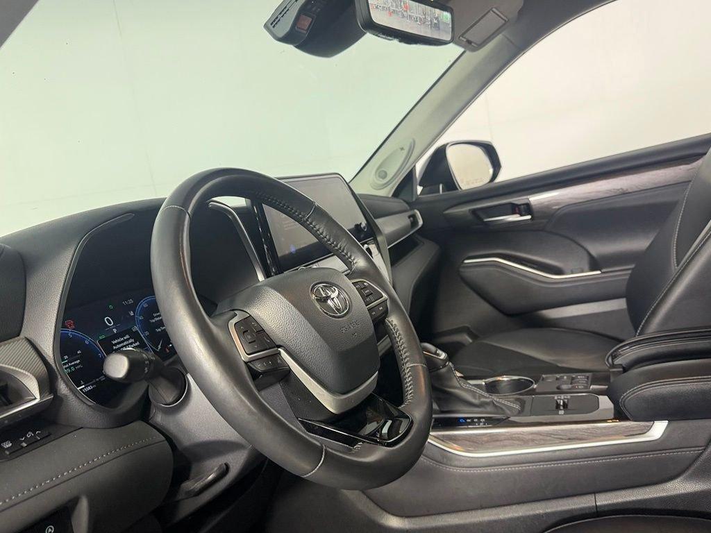 used 2024 Toyota Highlander car, priced at $49,072