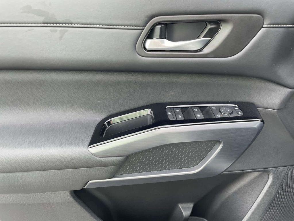 used 2025 Nissan Pathfinder car, priced at $39,999