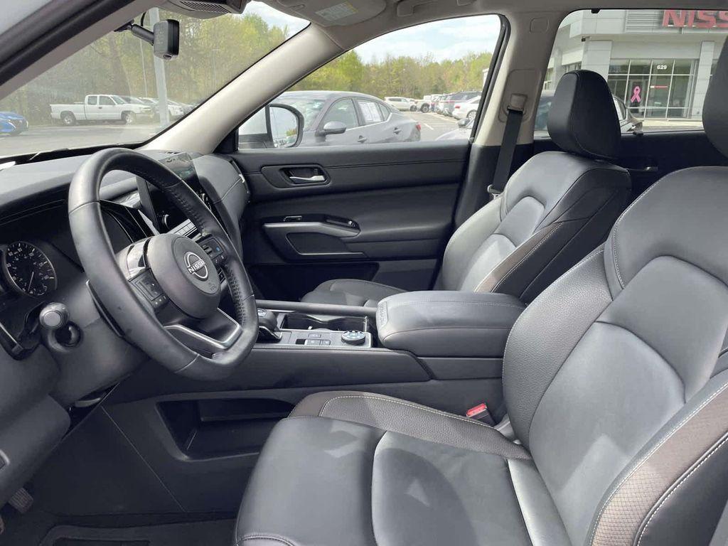 used 2025 Nissan Pathfinder car, priced at $39,999