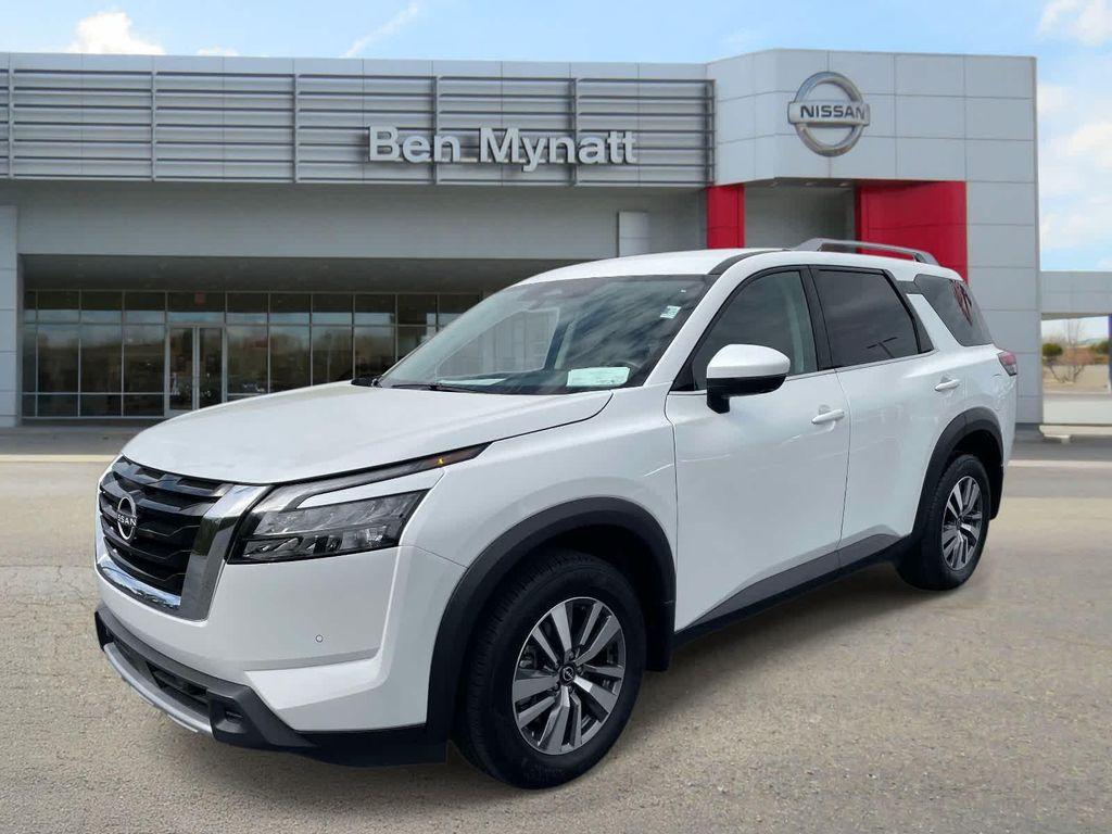 used 2025 Nissan Pathfinder car, priced at $39,999