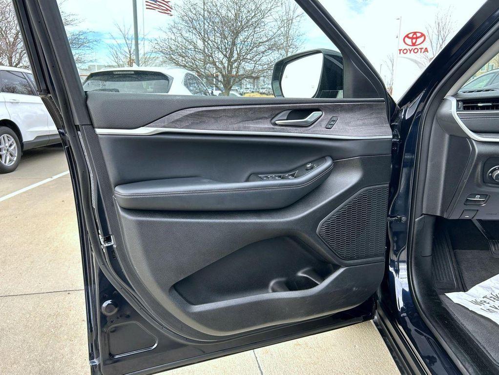 used 2024 Jeep Grand Cherokee L car, priced at $33,646