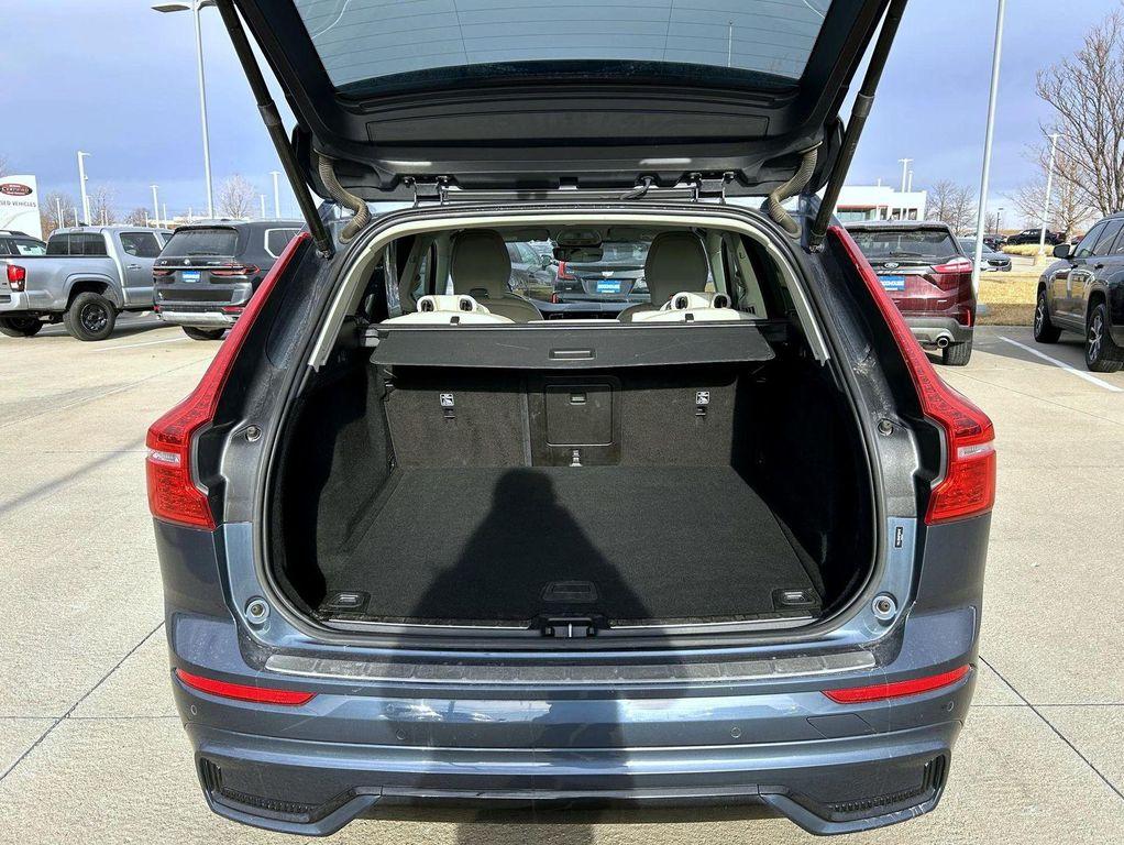 used 2023 Volvo XC60 car, priced at $29,995