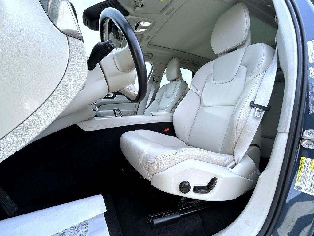 used 2023 Volvo XC60 car, priced at $29,995