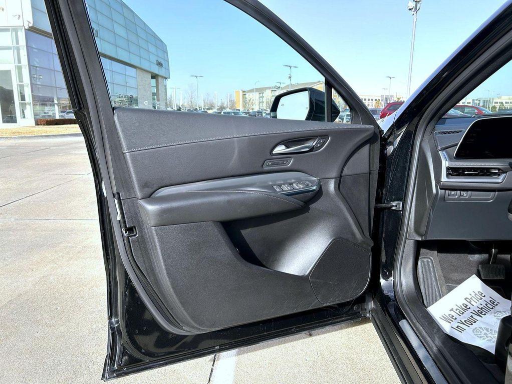 used 2025 Cadillac XT4 car, priced at $33,186