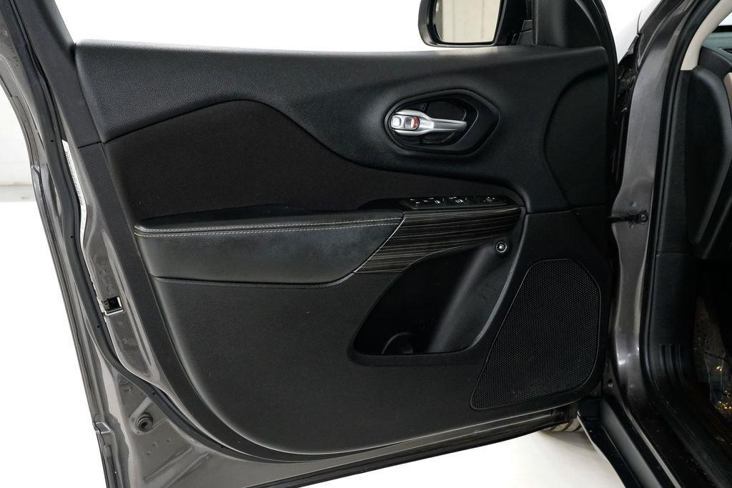 used 2014 Jeep Cherokee car, priced at $8,500