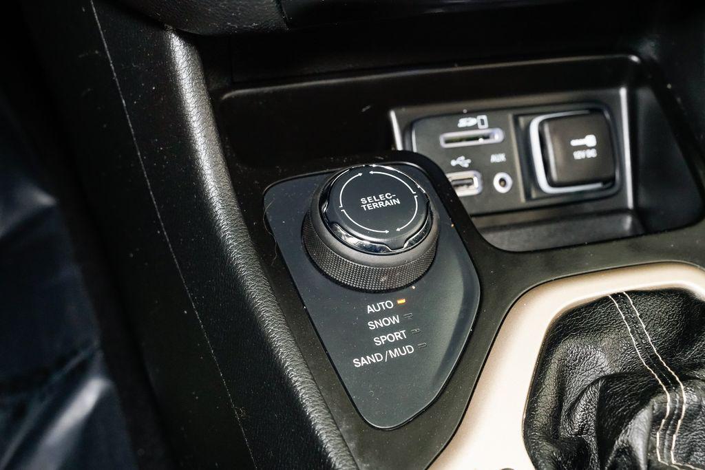 used 2014 Jeep Cherokee car, priced at $6,250