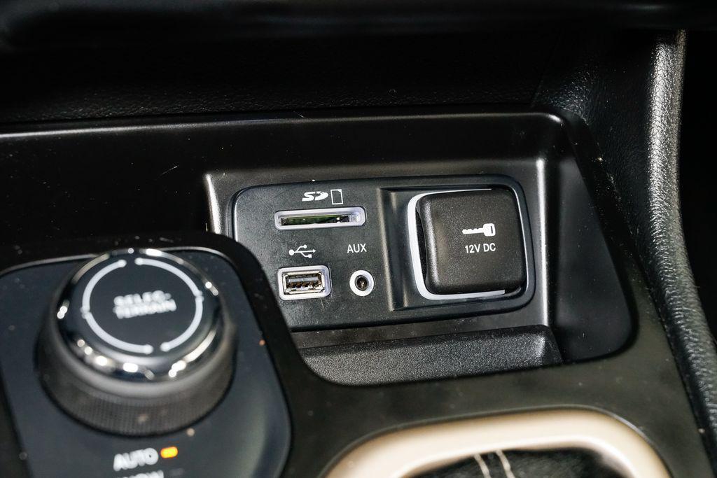 used 2014 Jeep Cherokee car, priced at $6,250