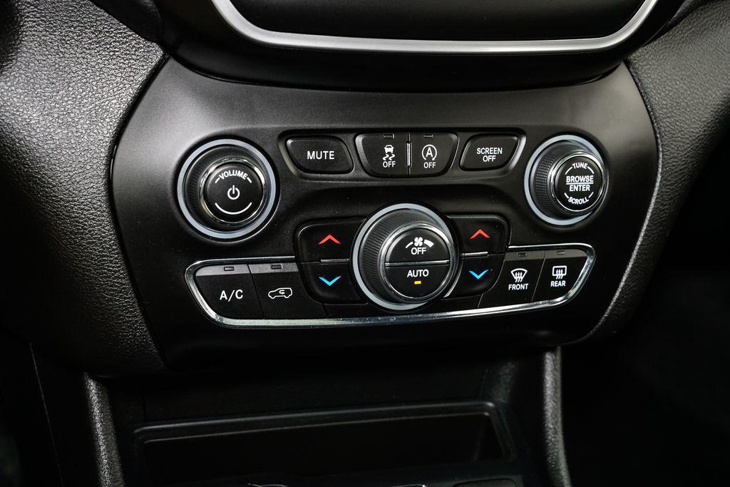 used 2021 Jeep Cherokee car, priced at $16,995