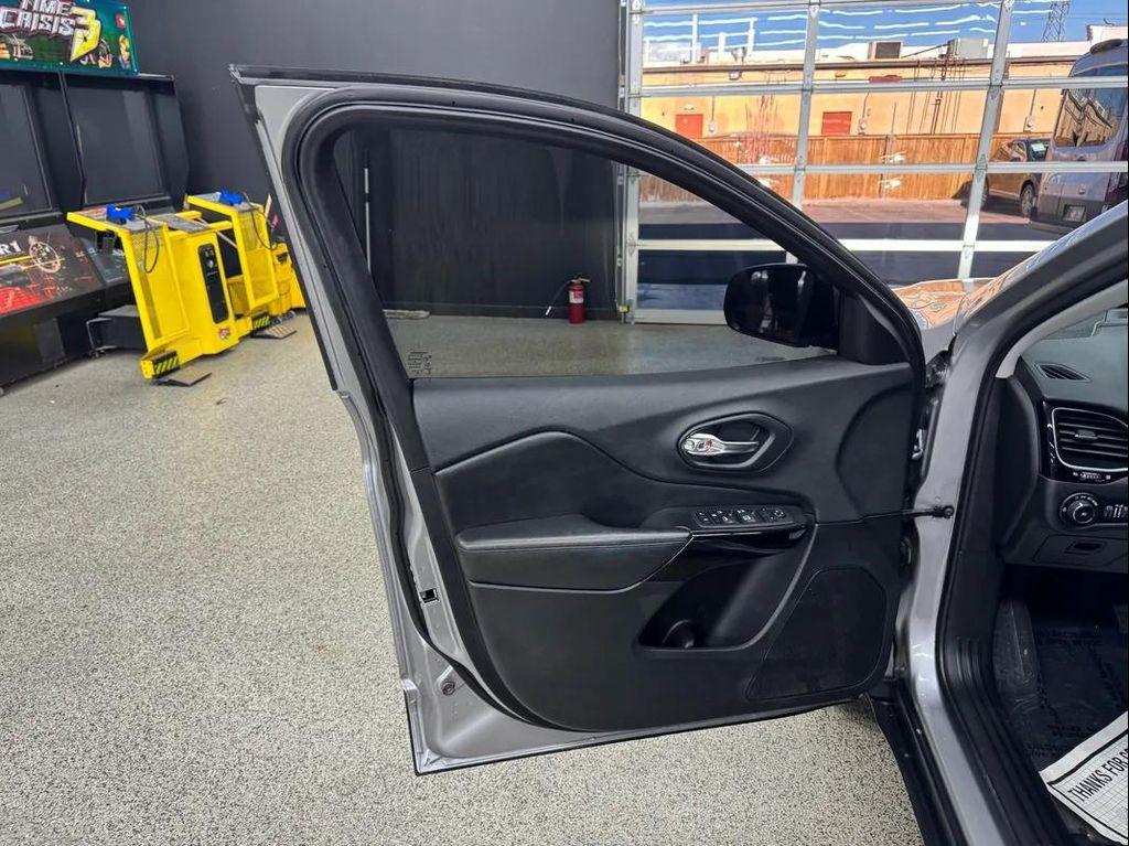used 2019 Jeep Cherokee car, priced at $15,995