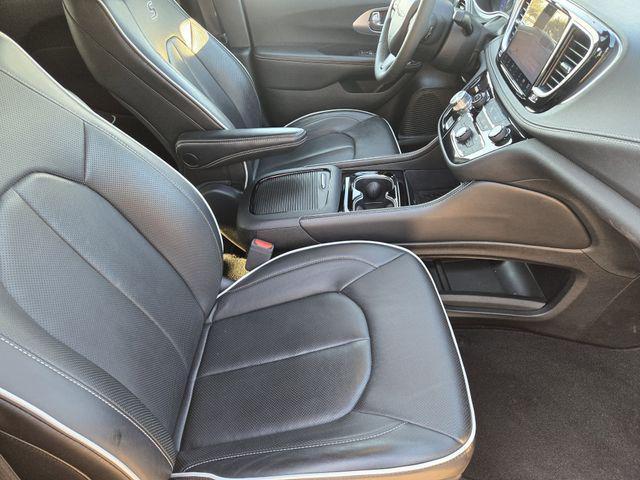 used 2025 Chrysler Pacifica car, priced at $33,503