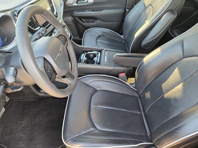 used 2025 Chrysler Pacifica car, priced at $33,503