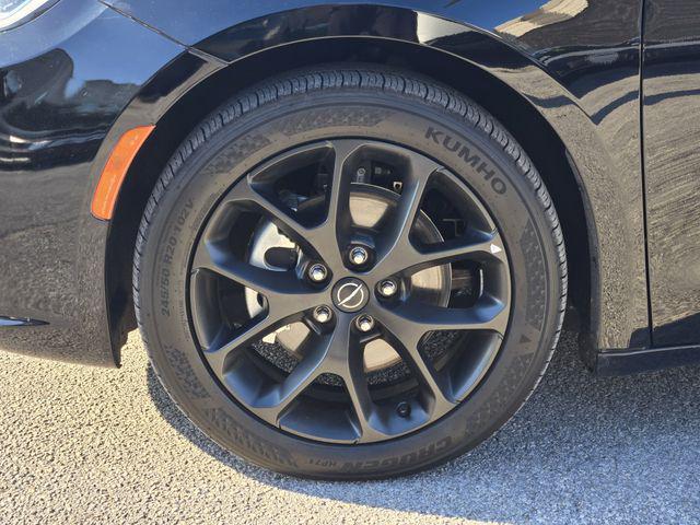 used 2025 Chrysler Pacifica car, priced at $33,503