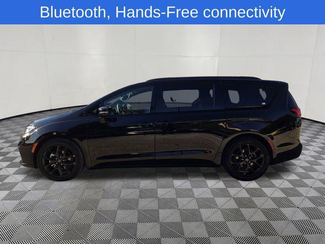 used 2025 Chrysler Pacifica car, priced at $32,099
