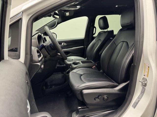 used 2025 Chrysler Pacifica car, priced at $31,962
