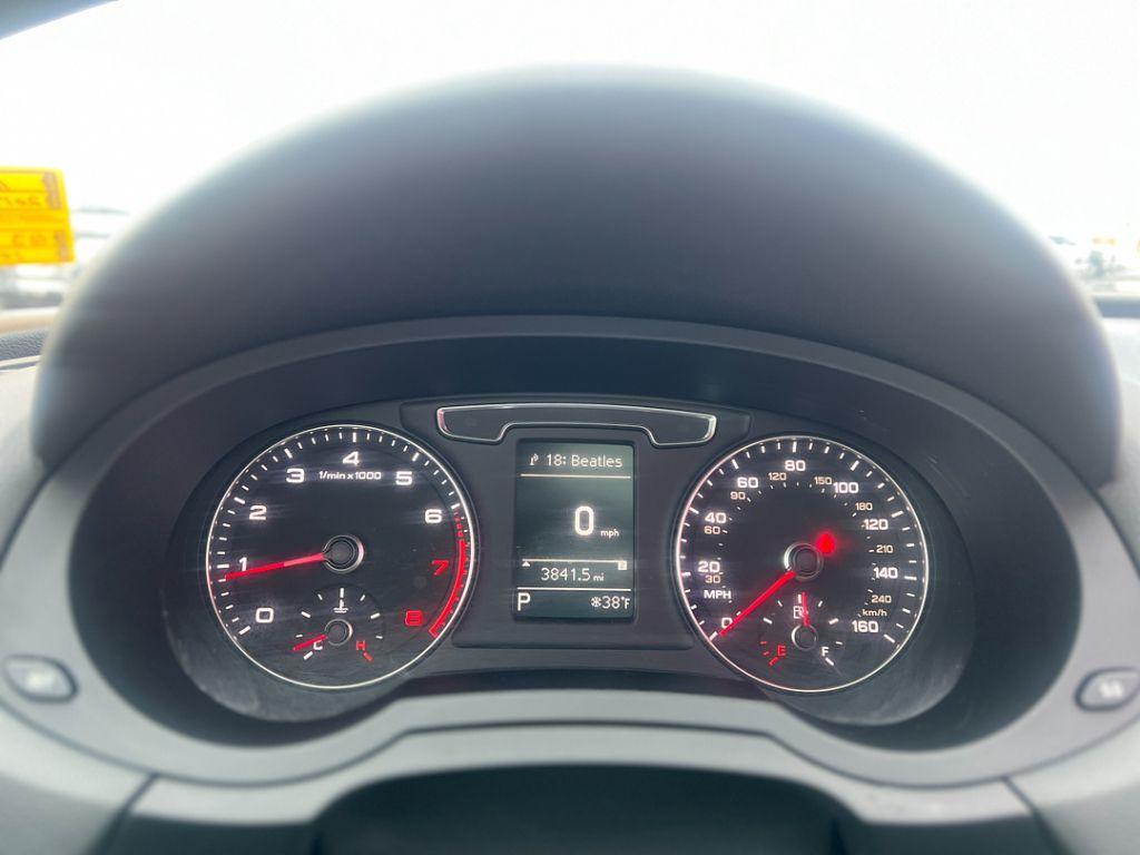 Audi Q3 view 18