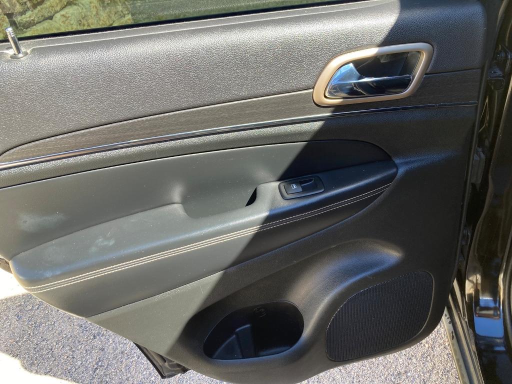 used 2015 Jeep Grand Cherokee car, priced at $10,695