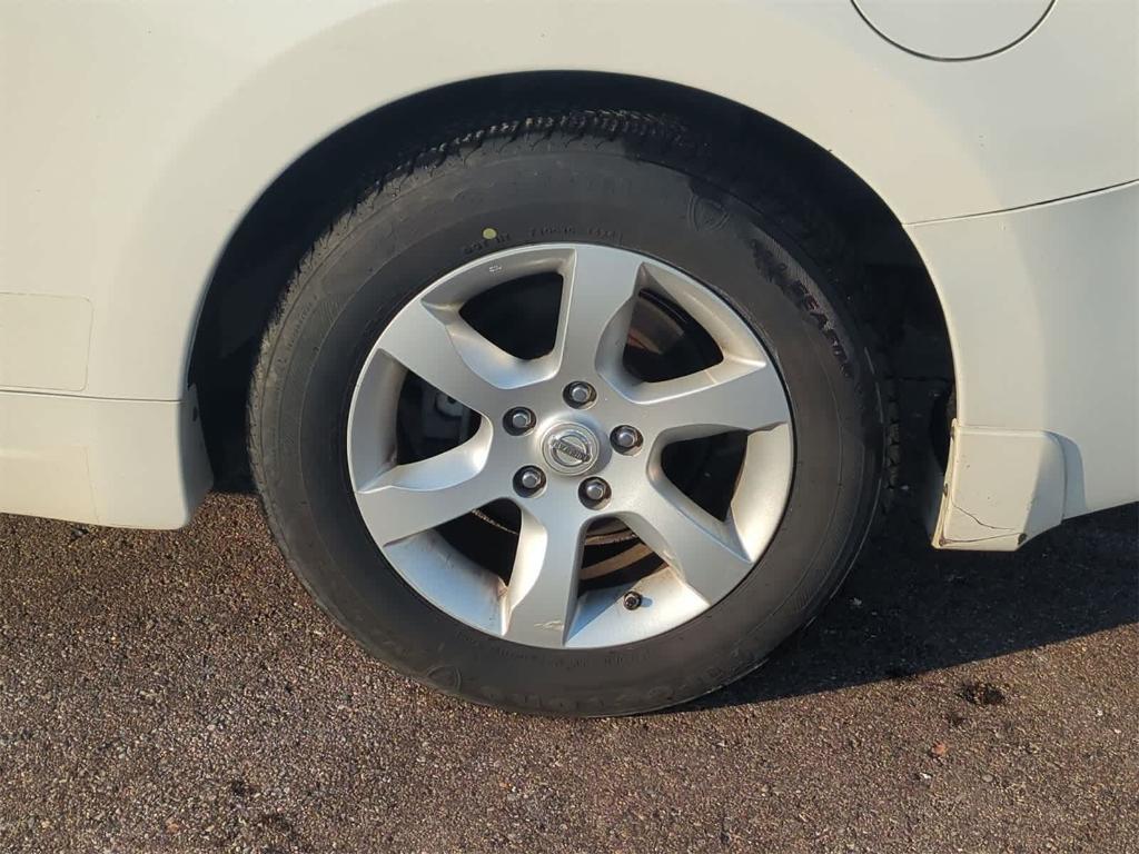 used 2008 Nissan Altima car, priced at $3,000