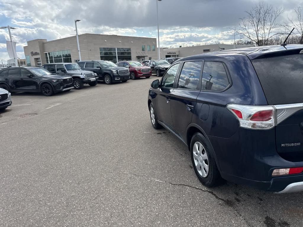 used 2015 Mitsubishi Outlander car, priced at $3,500