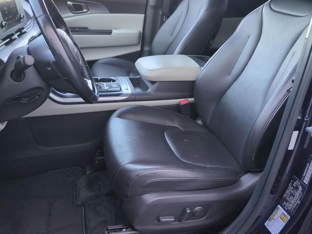 used 2023 Kia Carnival car, priced at $21,277