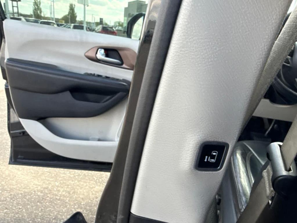used 2018 Chrysler Pacifica car, priced at $12,267