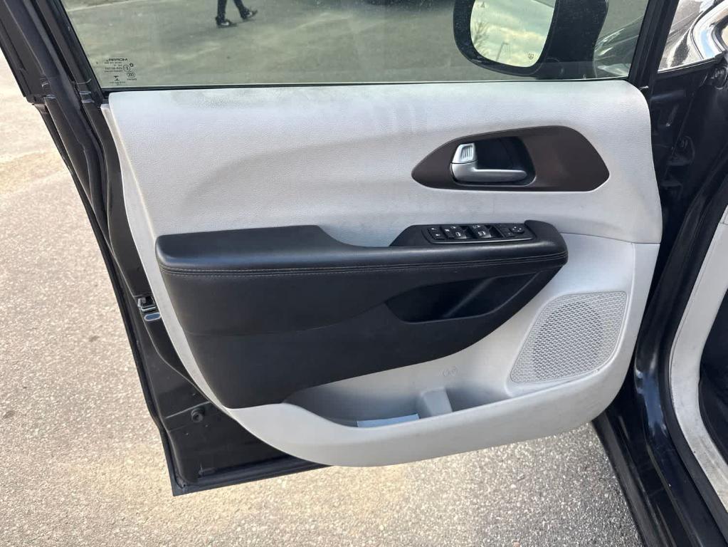 used 2018 Chrysler Pacifica car, priced at $12,267