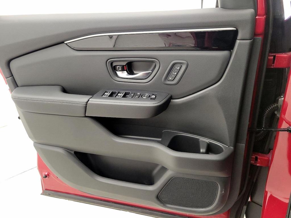 used 2025 Honda Pilot car, priced at $45,998