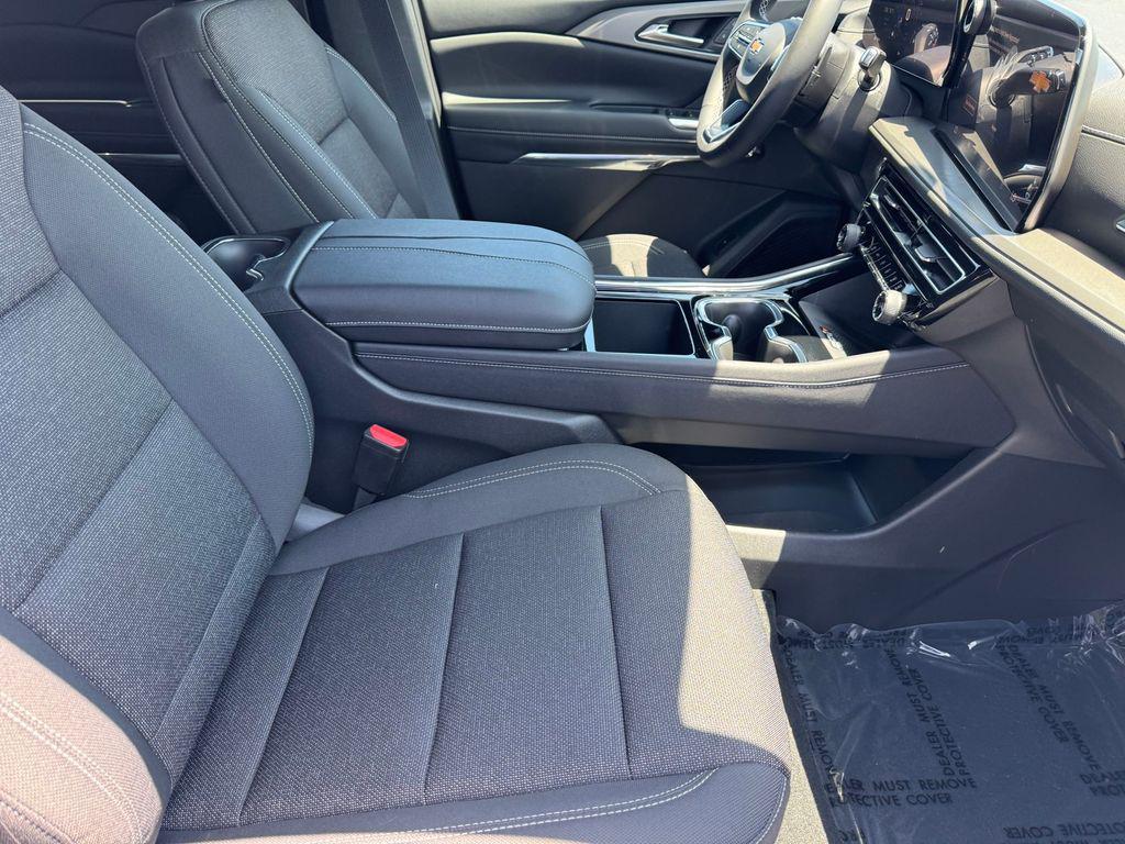 new 2026 Chevrolet Traverse car, priced at $40,795
